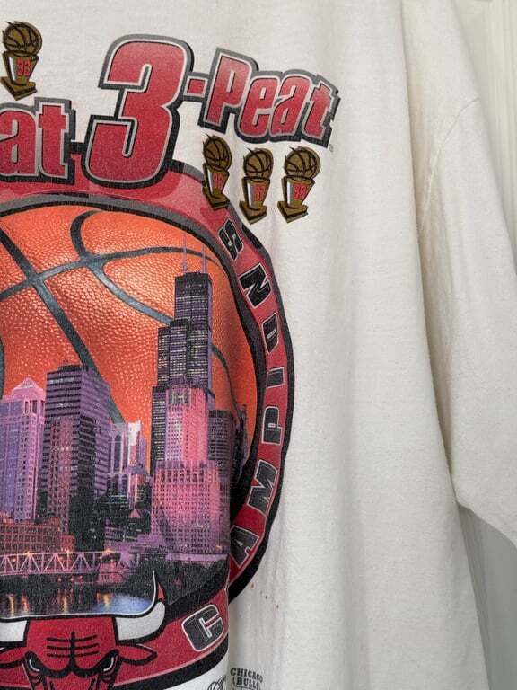 Vintage 1998 Chicago Bulls Repeat 3 Peat T-Shirt Starter NBA Championship Sz XL 